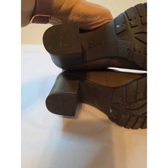 Clarks Women's 7 M Brown Leather Ankle Boots Pull On High Heel Block - Picture 11 of 11